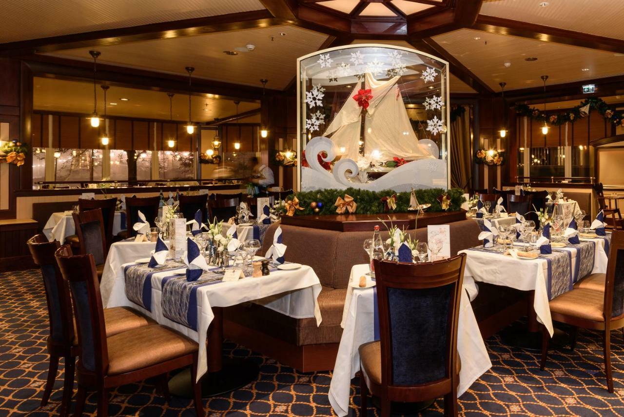 Disney Newport Bay Club Chessy  Exterior photo